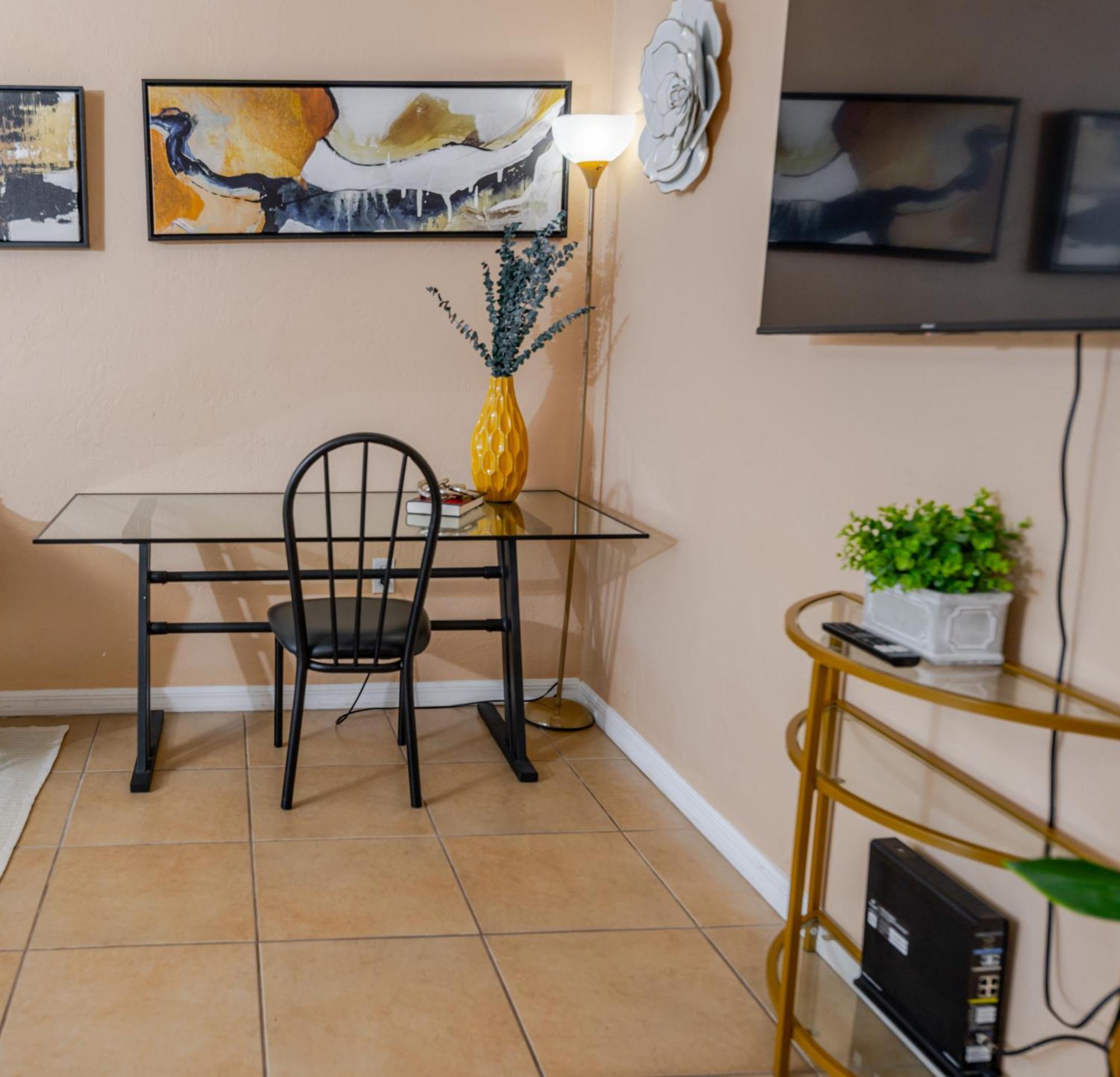 Apartment Urban Healing Haven Downtown Gem